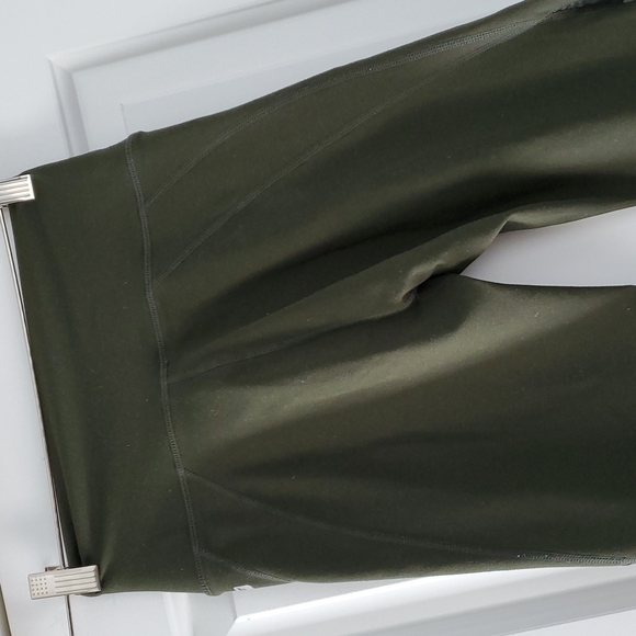 Olive green & floral print workout/yoga legging! - Picture 5 of 6